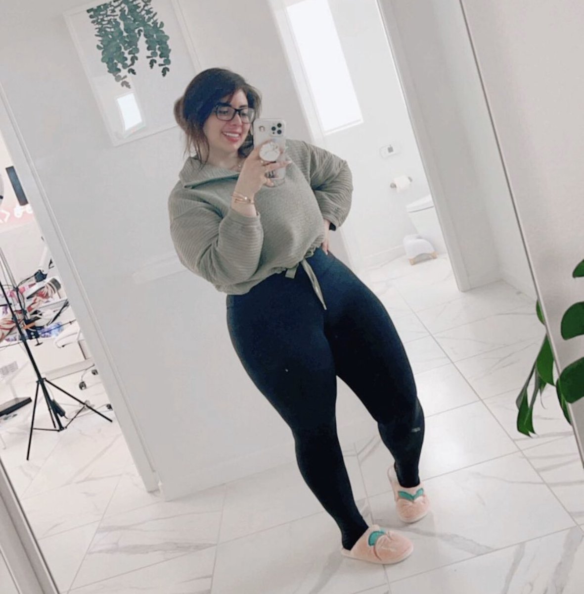 SkarletsNight's tweet image. Hi. ☺️