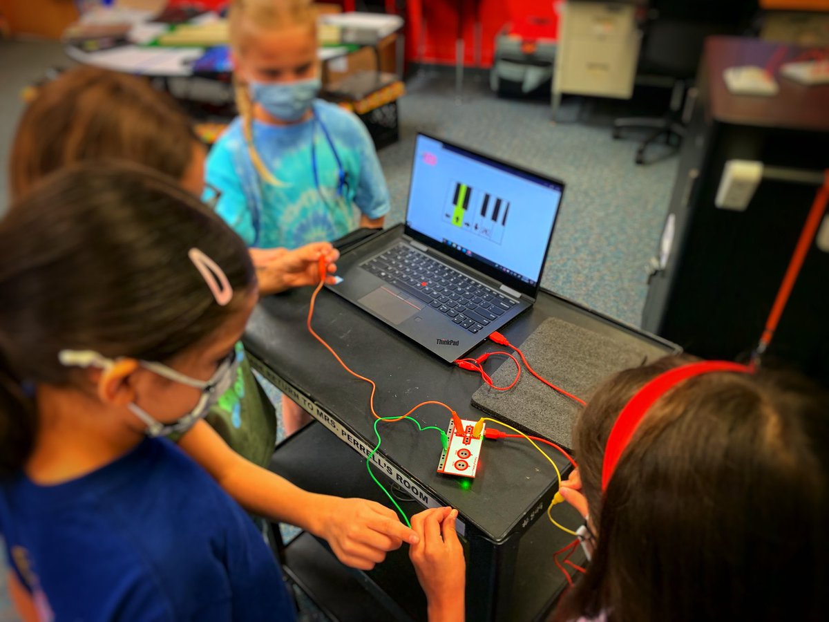 So much is happening in the <a href="/WestLakeElem/">WestLakeElementary</a> STEM Lab today!  We're working with putting 'green' energy, creating music with <a href="/WonderWorkshop/">Wonder Workshop</a> robots, and making positive connections with <a href="/makeymakey/">Makey Makey</a> 🦘 #WLESTEM @WCPSSElemScie <a href="/Southernarea1/">WCPSS Southern Area</a>