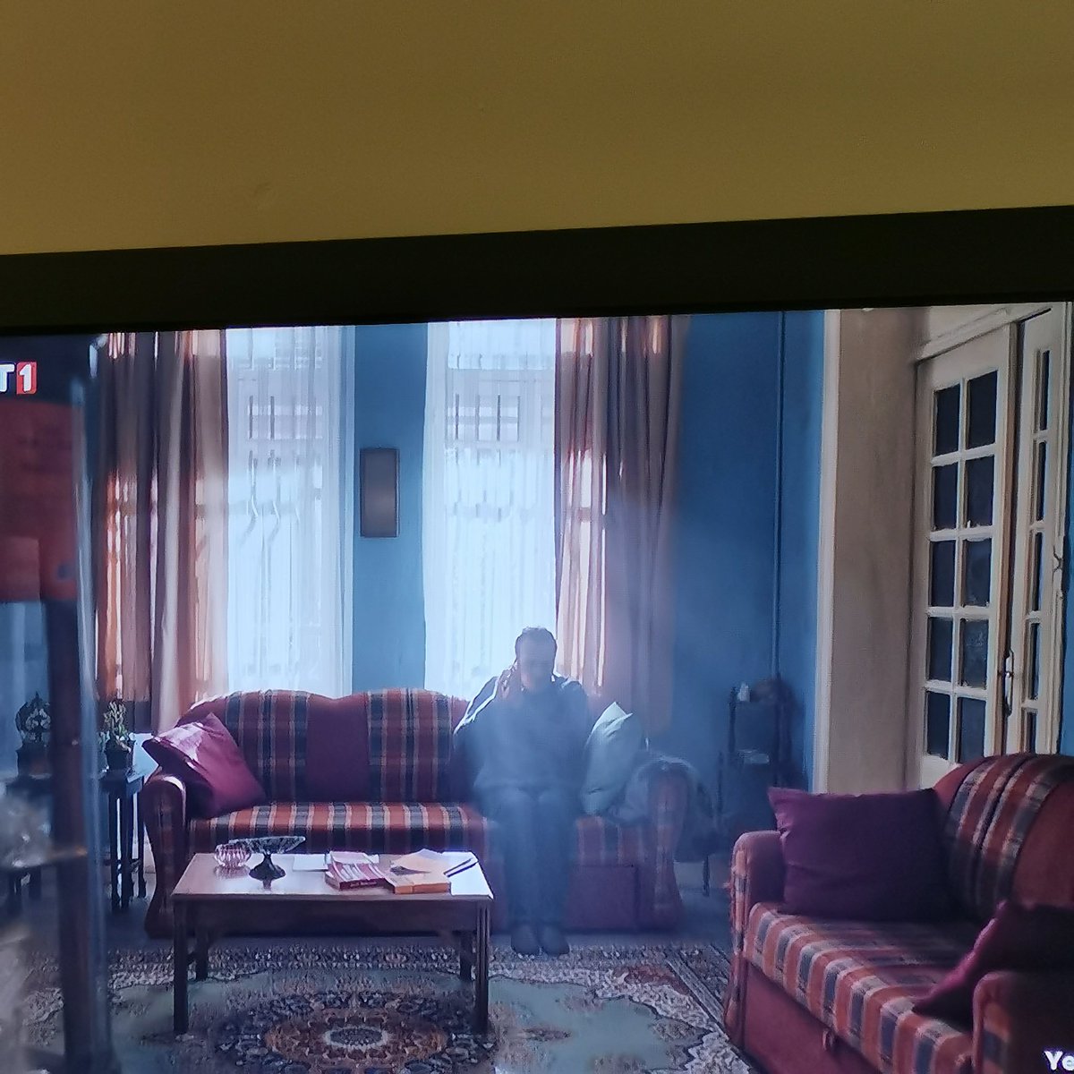 Bide bayram ağlatıyor şükür bi bayramın evi hayatı aşkı eksikti ağlatmayan😪 hanla babası, safiye ıle anası, gulbenle esat, ağlatın anasını satayım.Ama jubıle Ali gibi sanki net deli hayatında cıkcak bır sıkıntı #MasumlarApartmanı #bayram