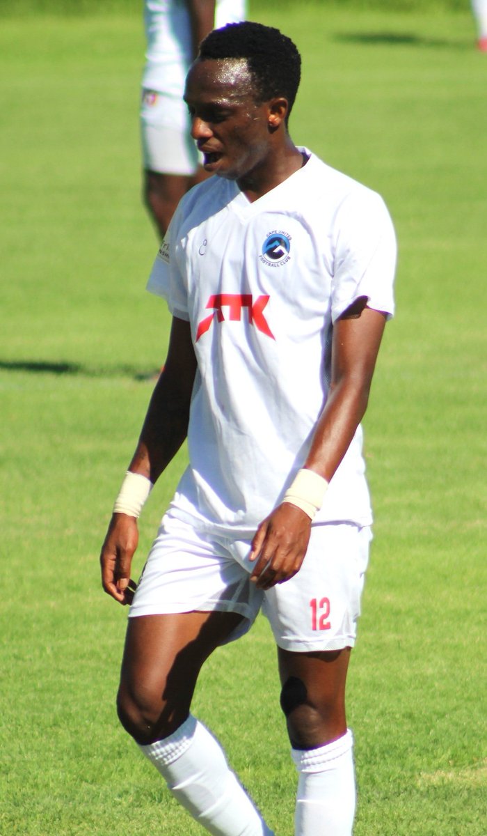 capeumoyafc's tweet photo. Feeling a bit "Lucky" - We are😃On #10thingsabout we chat with Lucky Sithole. A left footer who's scored some Puskàs Award goals. Full interview via our Facebook page.
QUIZ - vs @AmaTuks Lucky & @Eleazeral were ready to Kick Off the 2nd Half & Lucky did something
What was it?😂 https://t.co/A0A7CrNphr
