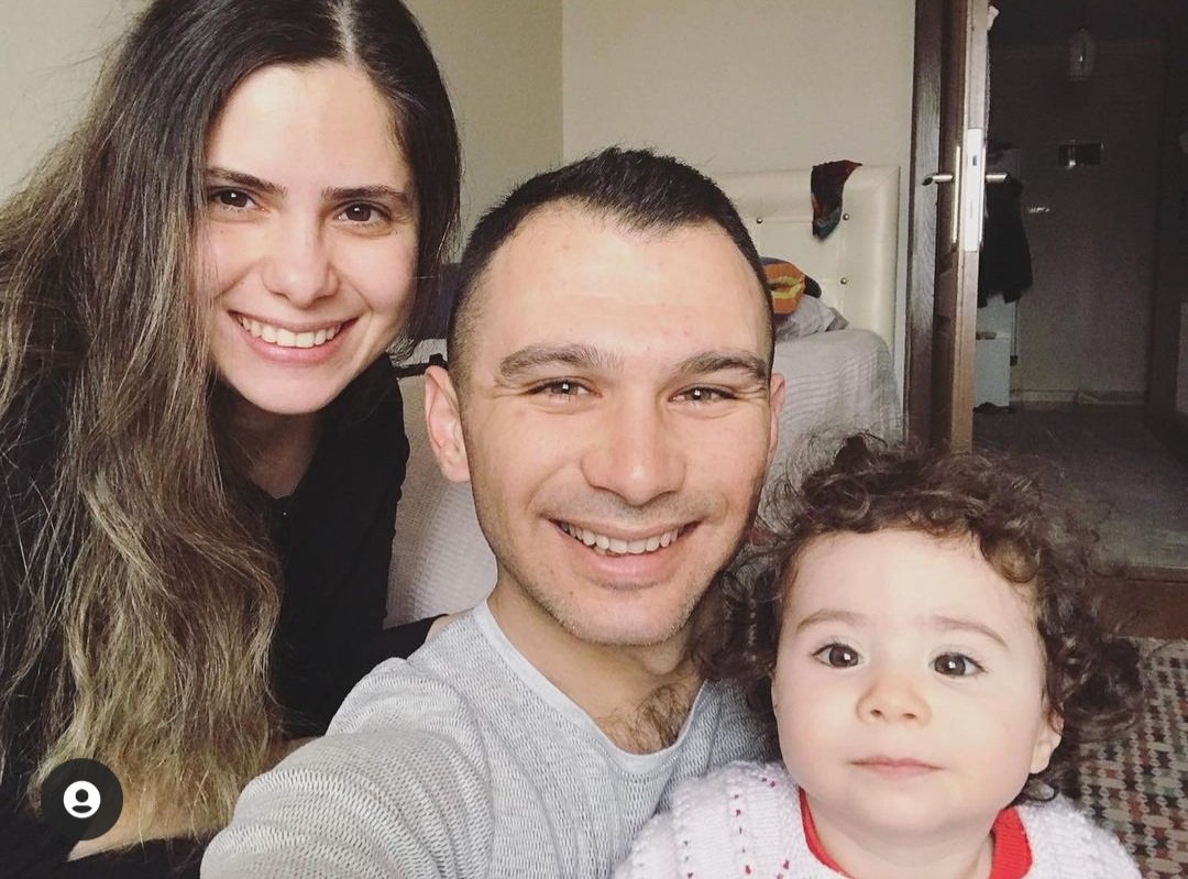 Canım arkadaşım Simgem. O kadar üzgünüm ki😔Gülen yüzünüzü soldurdular bahçeleri bahar görmesin😔
#idlip #osmanalp