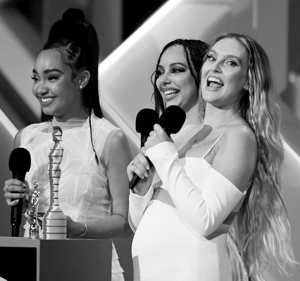 VoteBrasilLM's tweet photo. .@LittleMix becomes the first all-female group in HISTORY to win ‘Best British Group’ at the #BRITs! Congratulations to everyone on this very well deserved award. 🤍 https://t.co/e2RWtCxsaV