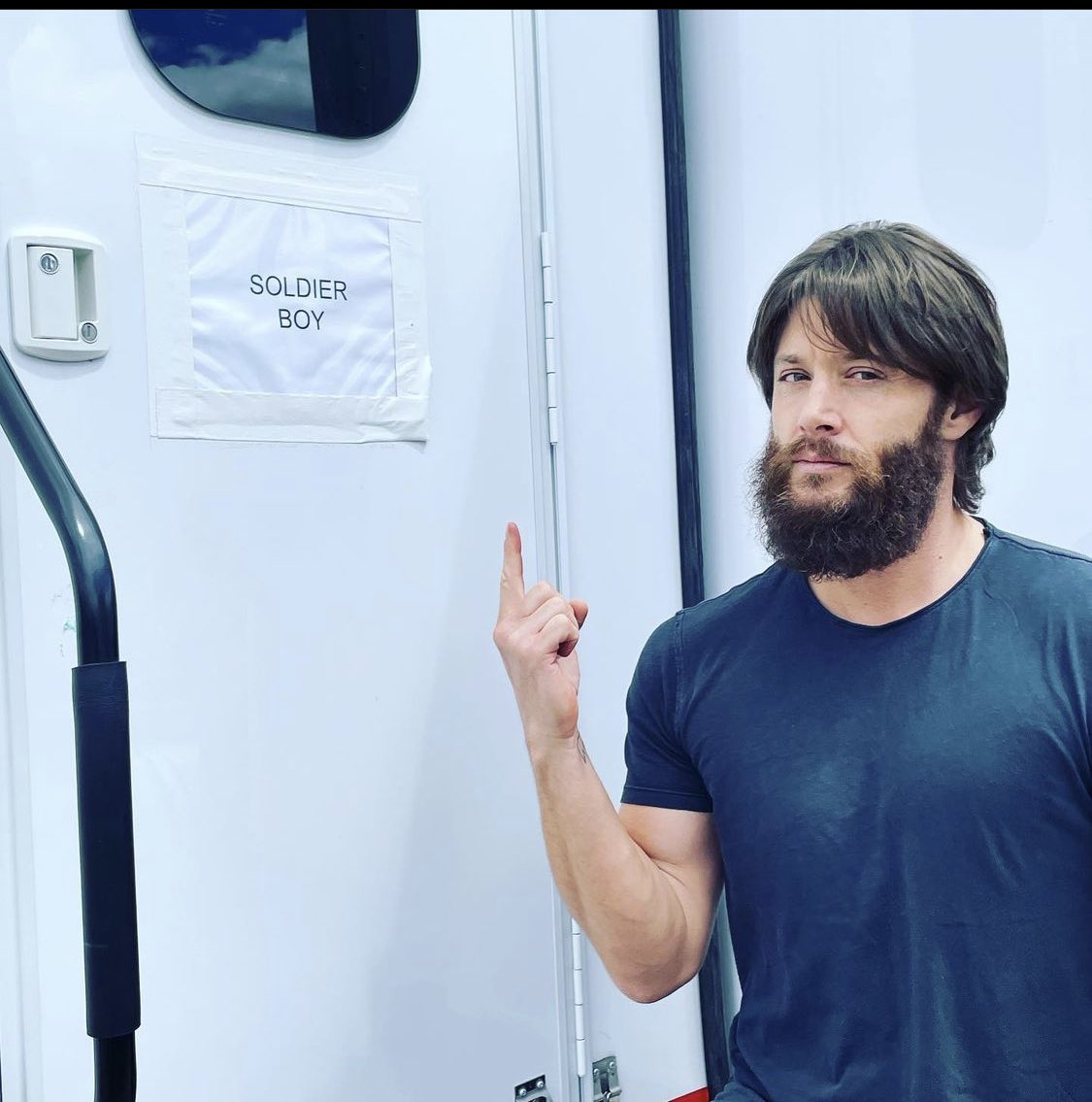 _Michelle_31_'s tweet image. 😍🤩 #thatbeard #soldierboy @therealKripke @TheBoysTV @JensenAckles