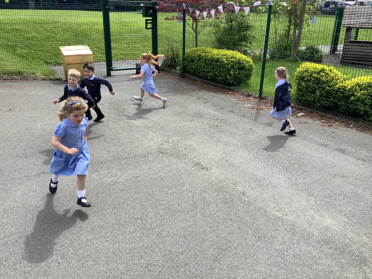 ListerInf_Rec's tweet image. We loved being outdoors today and connecting with nature! A little bit of rain wasn’t going to stop us! 💦 We made up stories and characters in the clouds and with sticks! #storytellingfun #MentalHealthAwarenessWeek