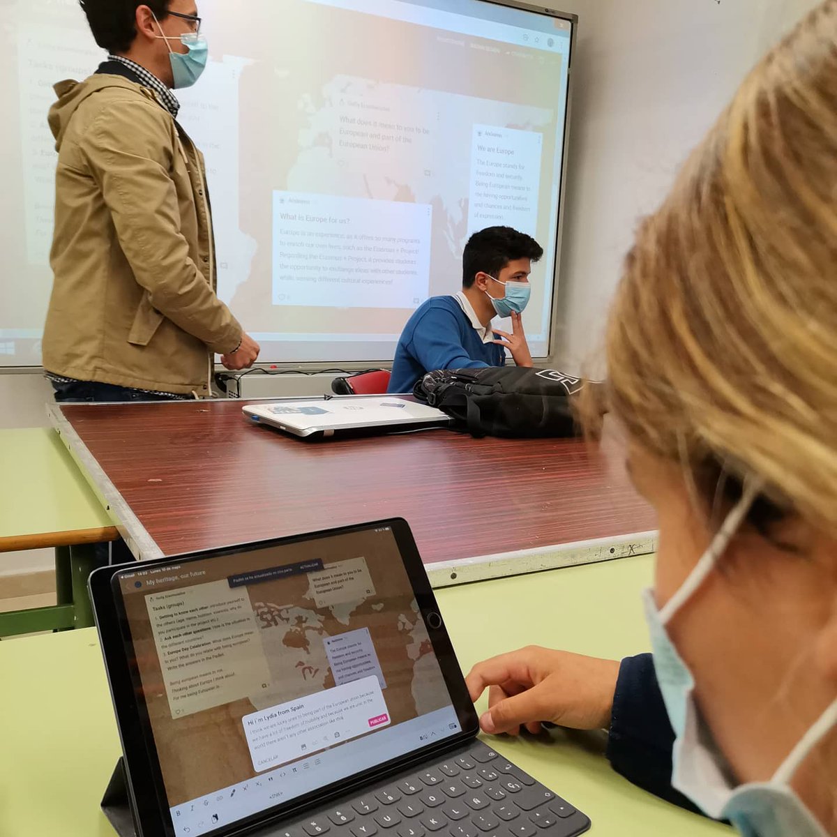 SopenaBadajoz's tweet photo. Nuestros expertos #ErasmusPlus 3º ESO , han tenido un primer encuentro con nuestros socios de proyecto #myerasmusplus #myheritageourfuture. #EuropeDay  con encuentro virtual para conocer nuestra cultura europea.   @sepiegob  @etwinning_es @etwinningEx @CPRBADAJOZ https://t.co/wHV4A1Q75t