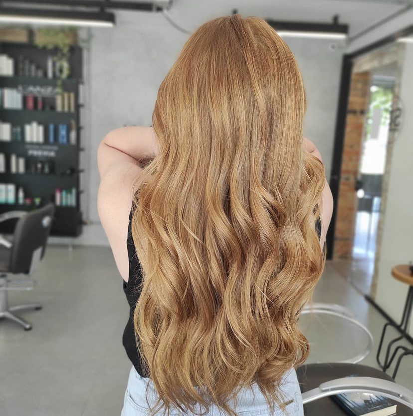 LanzaBrasil's tweet image. Do loiro ao ruivo com com os melhores produtos.
O L’anza Healing Artist Ferreira Neto produziu esse #ruivo apaixonante utilizando Healing color 7C+ 8C + Demi. Gostaram? ##healingcolor #ruivosperfeitos