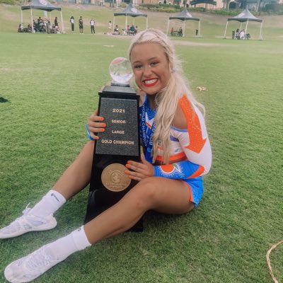 caroline_mcray's tweet photo. #NewProfilePic https://t.co/nmRfyzo7tw