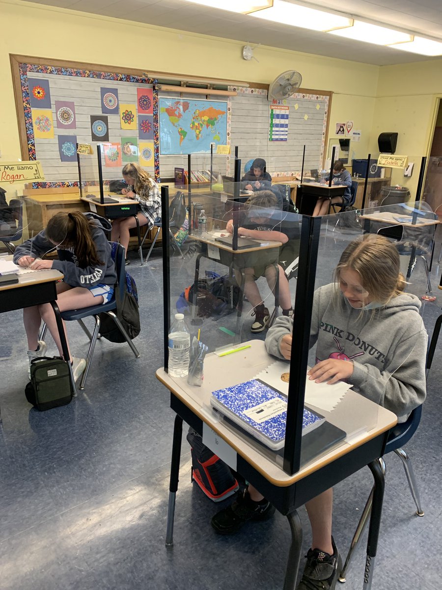 CilloTweets's tweet photo. What better way to learn human impact than with chocolate chip cookies?! Students were “coal miners” and dug for natural resources to see the consequences! @OaksSchool3 https://t.co/o52p1mAwEj