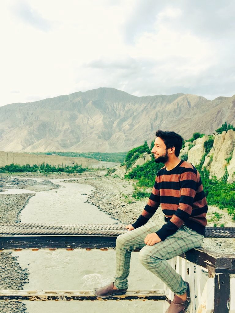 iamzaheershah's tweet photo. .
اپنی باتوں پہ وہ قائم نہیں رہتا تابش...
اس کے انکار کو انکار نا سمجھا جائے...
عباس تابش
#شاعری
#Urdu
#exploregilgit
#GilgitBaltistan❣️❣️ https://t.co/w8VRlwpAAl