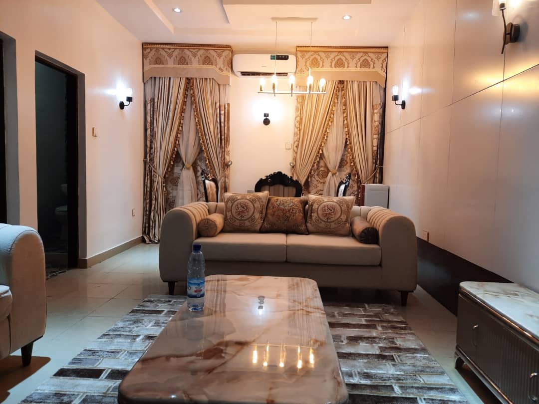 phaipherd's tweet photo. You wish to own a house in kaduna 
I have this house for sale @ unguwan rimi kaduna
1: 3 bedrooms flat 
2: 4 toilets
3: 2 parlours
4: Parking space for 3 cars.
5: Curtains, chairs , fridge , bed,    carpet , Ac etc 
6: Price... 40m asking price
Dm for details https://t.co/7IqbYXikUT