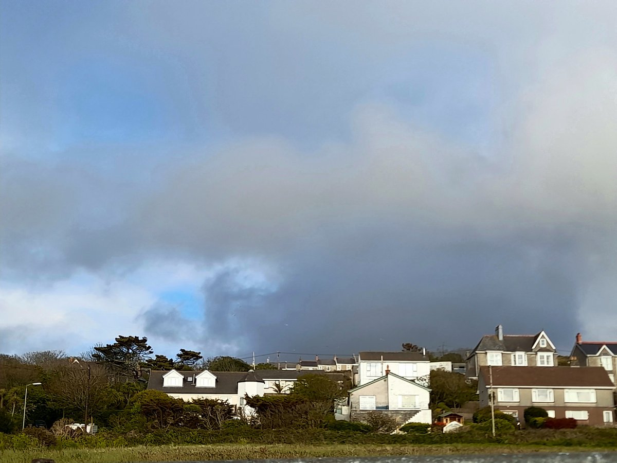gnome_alice's tweet photo. Threatening sky, beyond Venton East, over Bostraze way
Up #CarnBosavern from #StJustLibrary
And from #Carrallack Lane
#Lannust
#Kernow https://t.co/LjSTNBM2zI