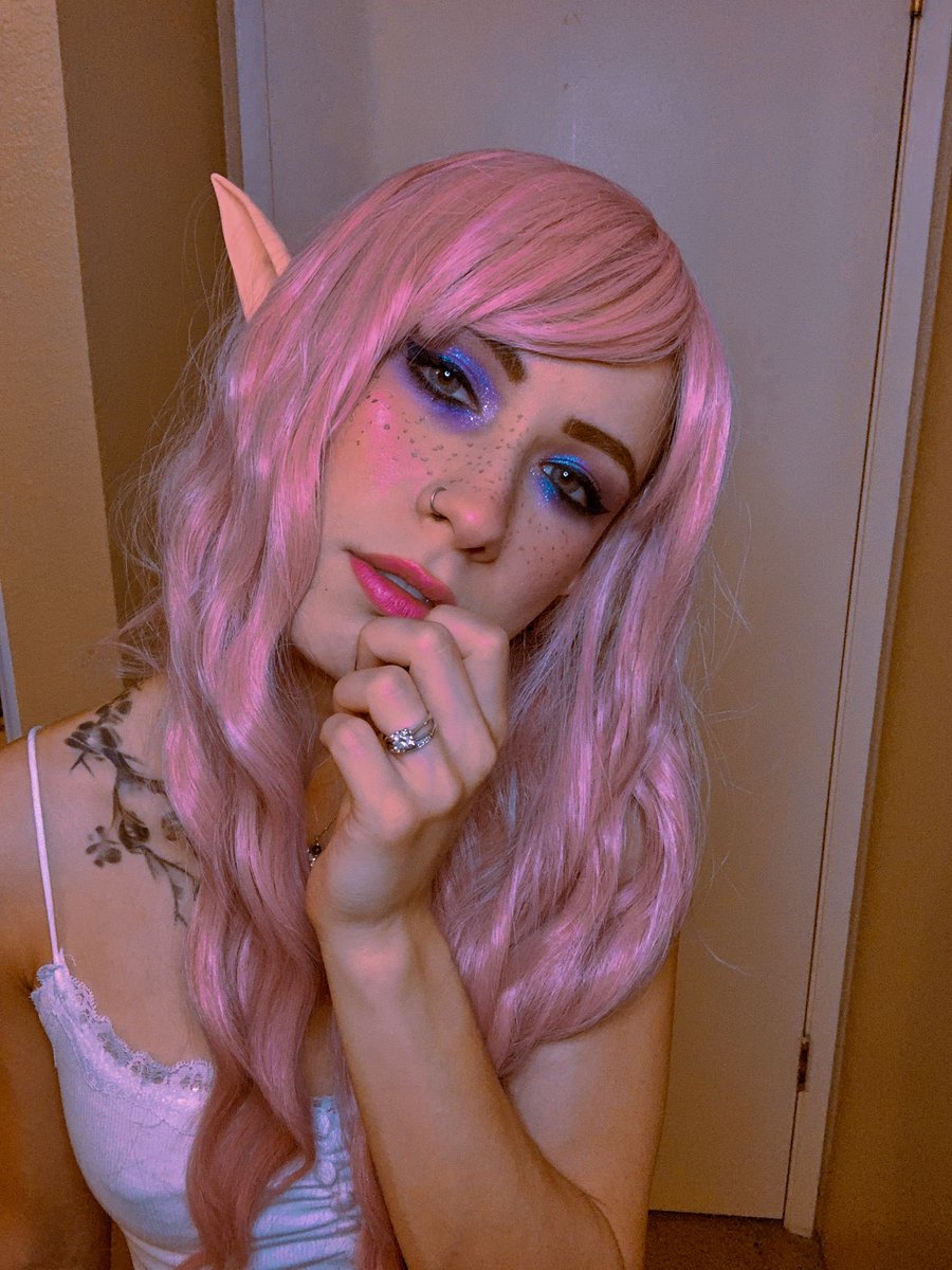 Playing with an elf look. 
Trading in the keytar for a lute.