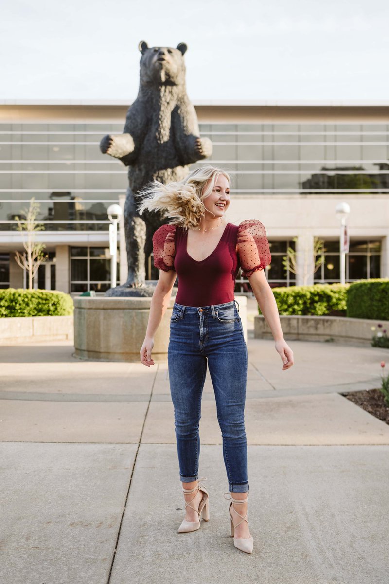 tWin_MOoRE's tweet photo. Graduation week👩🏼‍🎓🍾🎉 #BearGrad https://t.co/bUntPVBRNy