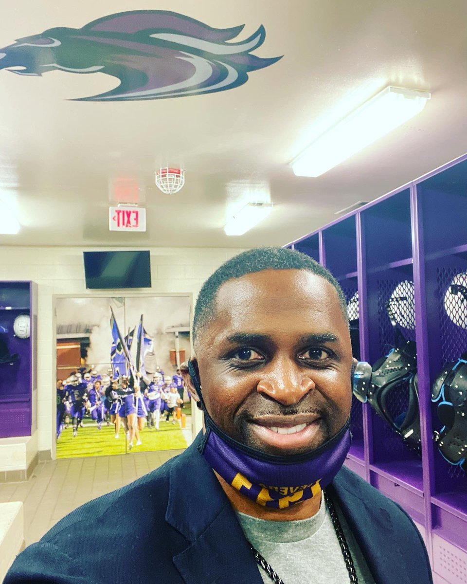 ervin_mack's tweet photo. What an amazing time today to have Gospel-lead conversations @rvhs . I’m excited for what is to come. Huge thanks to the awesome coaches and admin that hosted me. Big shout-out to my guy @CoachHowardII for being a gracious host. 🙏🏾💪🏾#FCATakeover #RichlandCountyISeeYou https://t.co/XzK8g8A51V