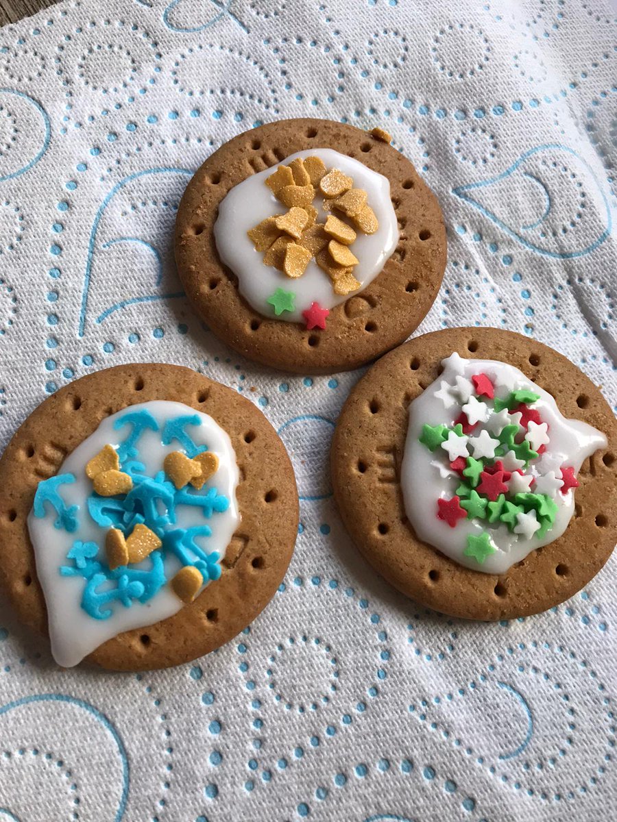 37nottinghambb's tweet photo. Smashing designer doughnuts (and digestives) tonight, even with anchor shaped sprinkles! @bbinnottingham @theboysbrigade https://t.co/TmF7x72ezU
