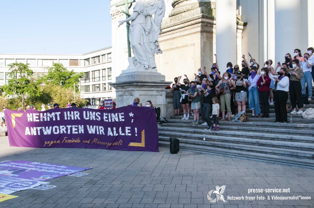 Gestern demonstrierten abermals Feminist*innen gegen Männergewalt und Sexismus. Anlass war der Mord an zwei Frauen in Salzburg am 06.05.2021. #Femizid