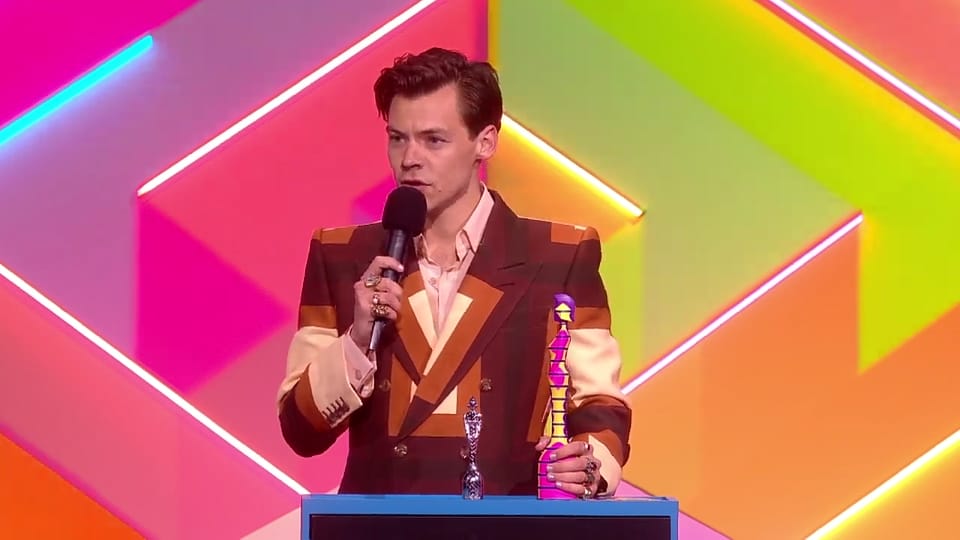 mninoticias's tweet photo. El premio para el #BritishSingle ea para @Harry_Styles #BRITs #brits2021 https://t.co/MmIb94jCNf