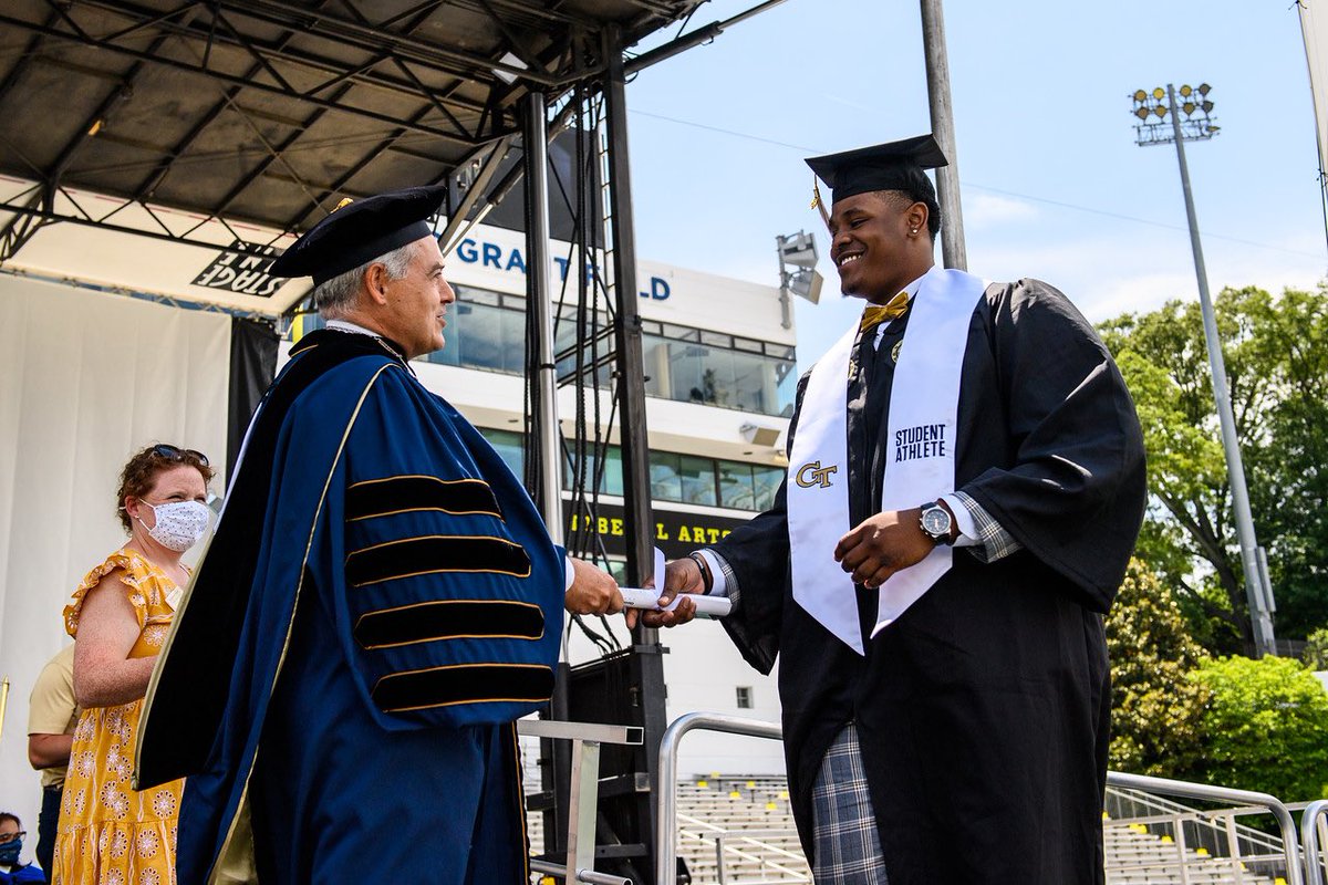 TheAntwanOwens's tweet image. It’s a lot I want to say but words sometime tends to get in the way... Thank you, @GeorgiaTech 

#IGotOut #GT21 #FirstGenerationGraduate