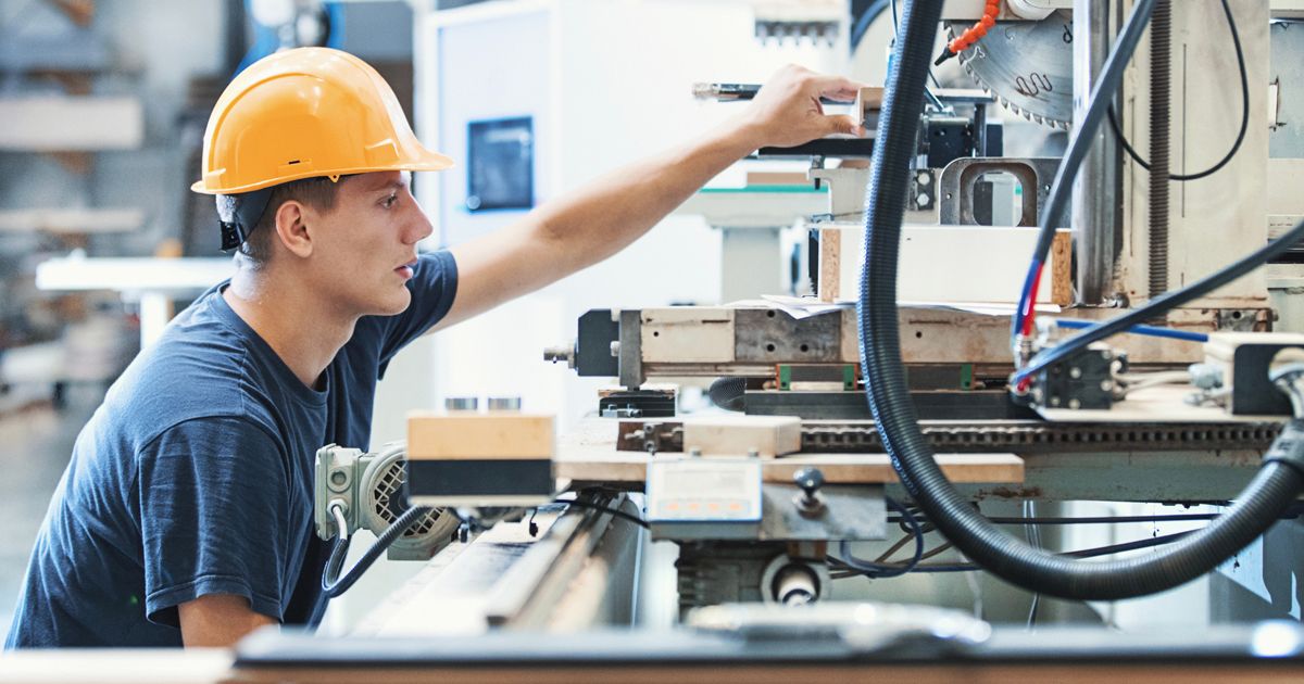 SurehandCo's tweet photo. Interested in becoming a machine operator? You’ll need proper training before you can get hired. We’ve put together a list of the top machine operator schools and certifications to consider: https://t.co/jFE4rVvMrW #energy #manufacturing #construction #skilledtrades #readytowork https://t.co/bZqITkriQM