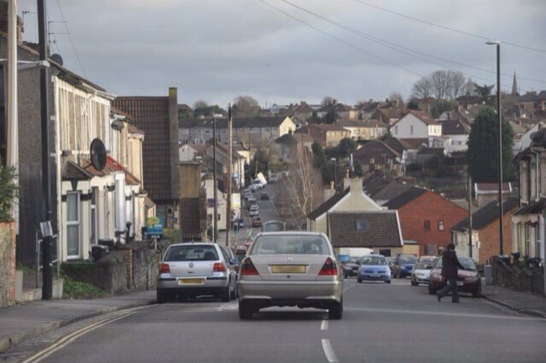 WeirdBristol's tweet photo. Air Balloon Road near Troopers Hill is so named as it's where balloonist Mr. Dinwiddie landed his hydrogen balloon following a race from Bath with a Dr. Parry in 1784. It was one of the first ever flights over #Bristol https://t.co/mvdNEi5ahW