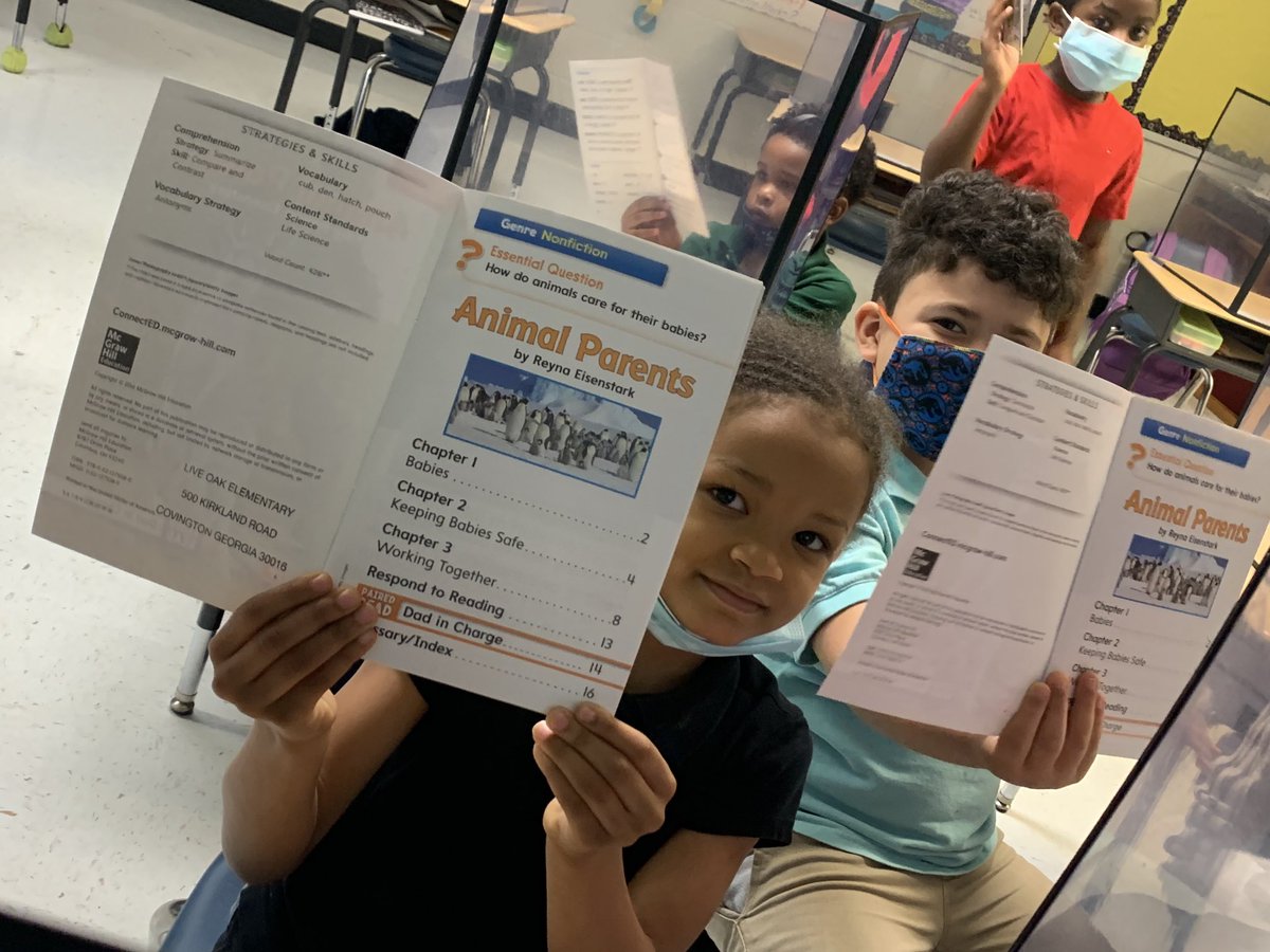 TorresKCubs's tweet photo. We learned about text features today... glossary, index, bold print, oh my! #ncssbethebest ⁦@LIVEOAKELEM⁩ ⁦@crewscontrol47⁩ https://t.co/MeR9WPHJtP