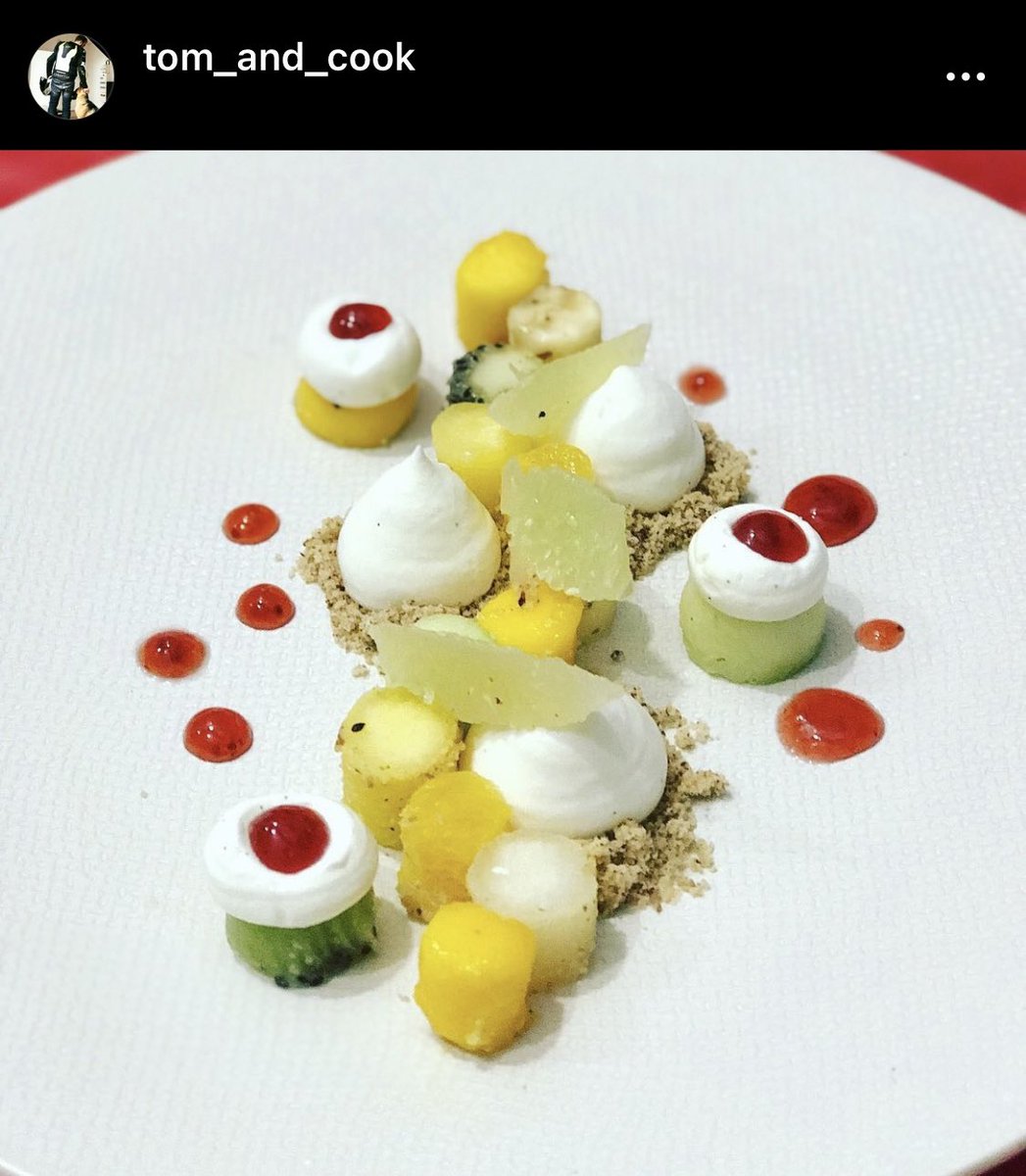 tom_and_cook's tweet photo. @Raphael_Carlier Le cheesecake il est bien en dessous de ca ! 
Tarte citron, meringuée, tarte tatin et salade de fruits, rien de mieux ! https://t.co/W3fxEKylt7