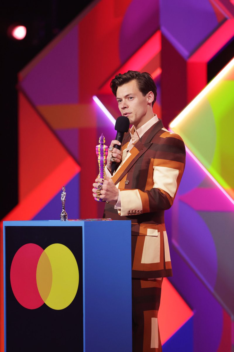 styleschickk's tweet photo. this is ny new religion excuse me #brits2021 https://t.co/p2GtXzUw4Y