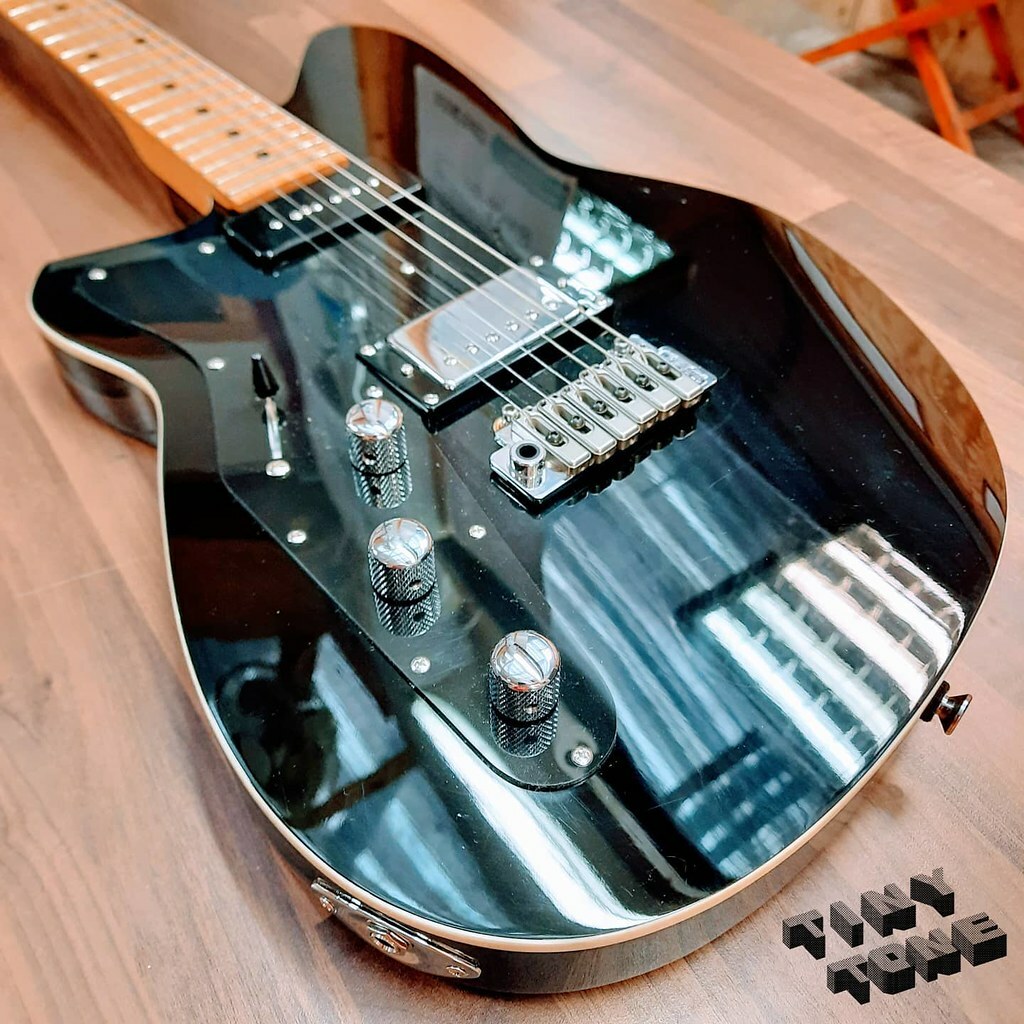 Jack_Ellis's tweet photo. Today we made a "not even there" pickguard for this lefty Reverend. 1ply gloss Black on a gloss black paint job https://t.co/CYAW0YuOn9 #guitarcustomisation #customguitar #makeitmine #scratchboard #pickguard #scratchplate #scratchplatecutting #tinytone #madein https://t.co/YWJjsBm7My