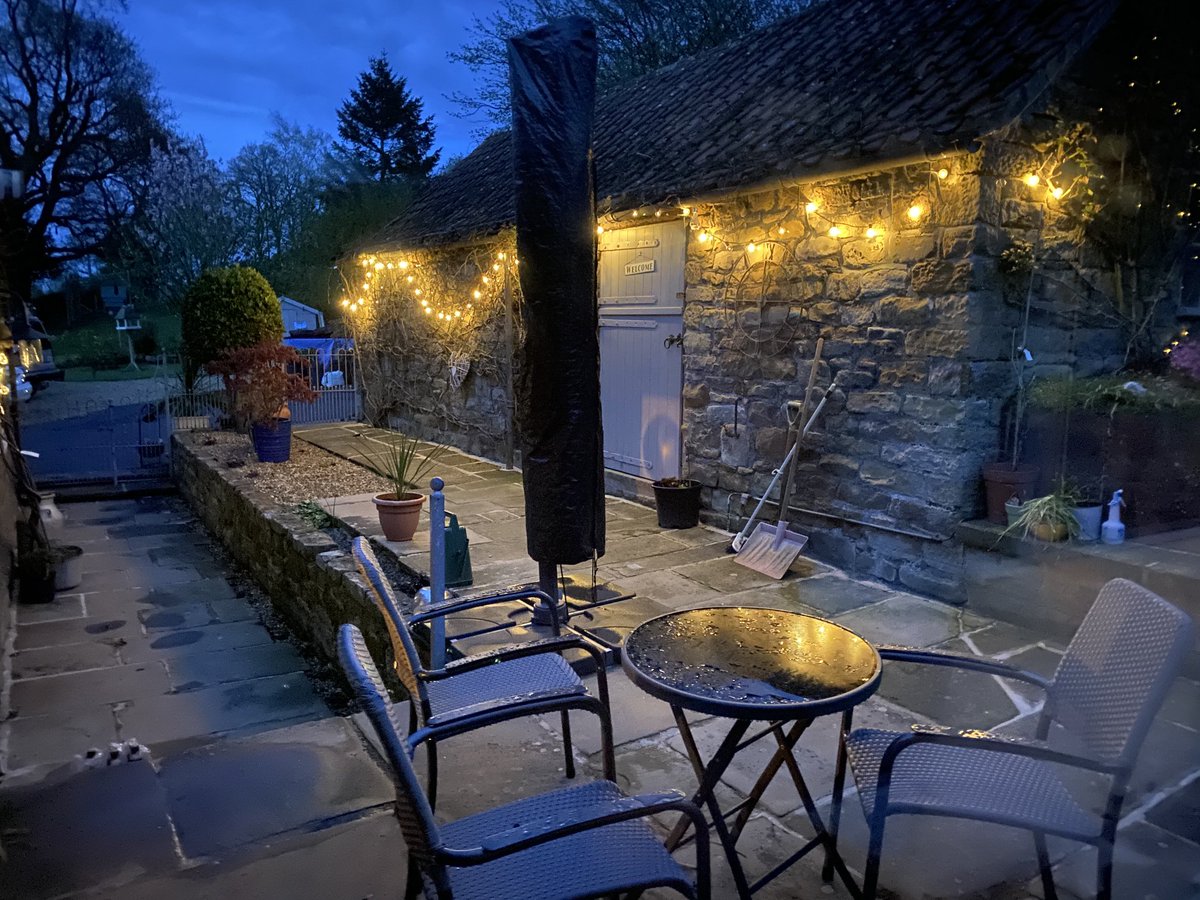 artisan_frames's tweet image. Lovely cosy evening after the rain. Can’t wait to enjoy evenings outside again

#rain
#outdoor-living #chillyweather #rollonsummer 
#need a bbq #enjoyyourgarden