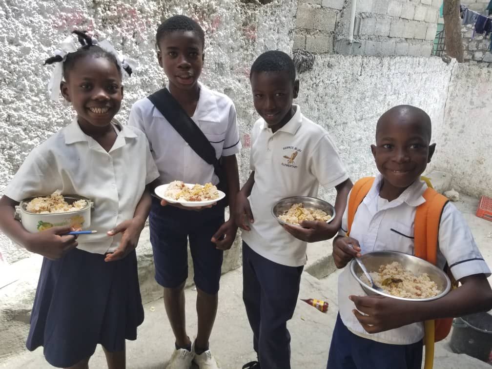 Trinity_HOPE3's tweet photo. Nothing beats a meal with friends! Full bellies and hearts!

#haiti #haitianfood #haitimissions #haitilove #feedinghaitischildren #feedhaitinow #riceandbeans #trinityhopehaiti #childrenofhaiti #spreadingthegospel #spreadingthelove #feedingprogram https://t.co/HunAfPwScQ