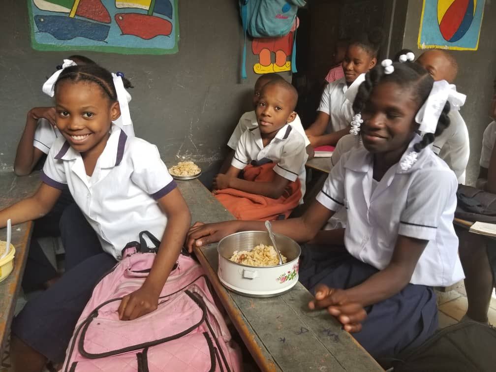 Trinity_HOPE3's tweet photo. Nothing beats a meal with friends! Full bellies and hearts!

#haiti #haitianfood #haitimissions #haitilove #feedinghaitischildren #feedhaitinow #riceandbeans #trinityhopehaiti #childrenofhaiti #spreadingthegospel #spreadingthelove #feedingprogram https://t.co/HunAfPwScQ