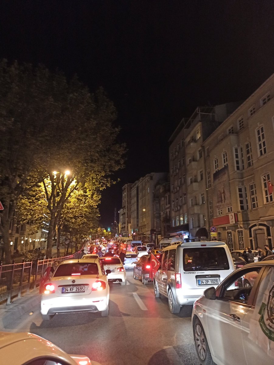 Cihannumader's tweet photo. 🇹🇷 İstanbul ayakta! 
Kudüs'e Umut Ol Araç Konvoyu 🇵🇸
#Aksadabaskınvar 
#AlAqsaUnderAttack https://t.co/v4E7fnvpkX
