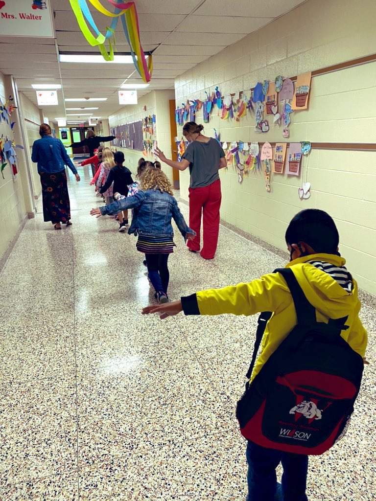 MadelineBohr's tweet photo. We love Building Bulldogs! Our youngest bulldogs are visiting their buildings for next year and meeting kindergarten teachers. 🐾🖍🐾@WilsonSchlDist #buildingbulldogswsd @stoudt_stacey @AngelaMitstifer @MrsSnyder_read https://t.co/qRuPiBT6yd