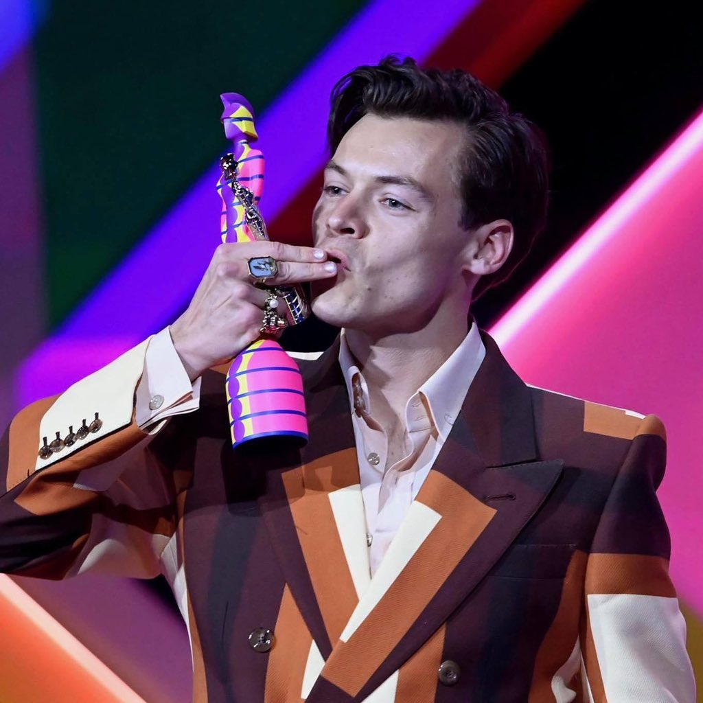SweetxLoux's tweet photo. ORGULLO ES POCO #brits2021 https://t.co/5nsNrYUSqQ