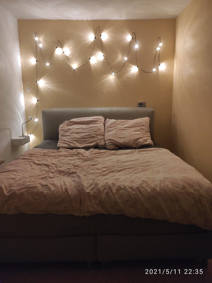 KazuFilms's tweet photo. Ein bisschen mehr #wohlgefühl 💕
.
.
.
#lichterkette #gemütlich #kuschelig #warmeslicht #bett #schlafzimmerdeko #ikeaidee https://t.co/FUkZtOgSYD