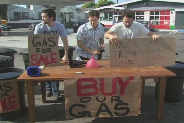 Treefiddynessy's tweet image. Looks like #GA needs the gang now more then ever. #Georgia #gas #gasshortage #Itsalwayssunny #Pipelinehack #pipelinecyberattack