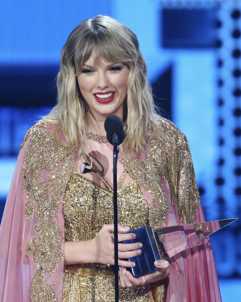 lillyswiftt13's tweet photo. ARTIST OF THE                  GLOBAL ICON
DECADE https://t.co/XH8mQx3Eey