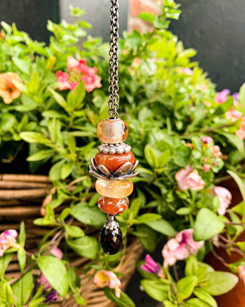 Blue Back Square tweet media