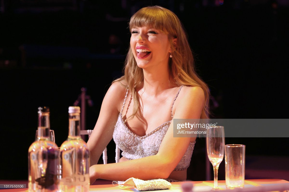 _SmilingToLife's tweet photo. It’s the tongue for me 👅 
#brits https://t.co/15RVhi32R9