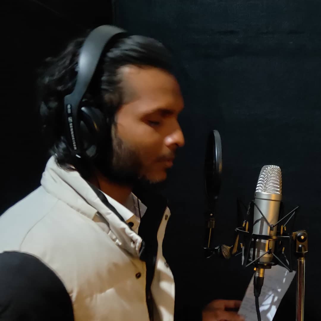 itxtar's tweet photo. 'सागर' तुम्हारा नृत्य ना जाना कैसे करता डमरू वाला
पहली बार जिंदगी में स्टूडियो में सॉन्ग रिकॉर्ड किया
भगवान शंकर की सेवा में बनाया एक सॉन्ग तांडव जो यूट्यूब चैनल पर प्रसारित हो गया है। लिंक इन bio
@VBathera
#himanshukumarsagar #itxtar https://t.co/W8L4OZCP5B