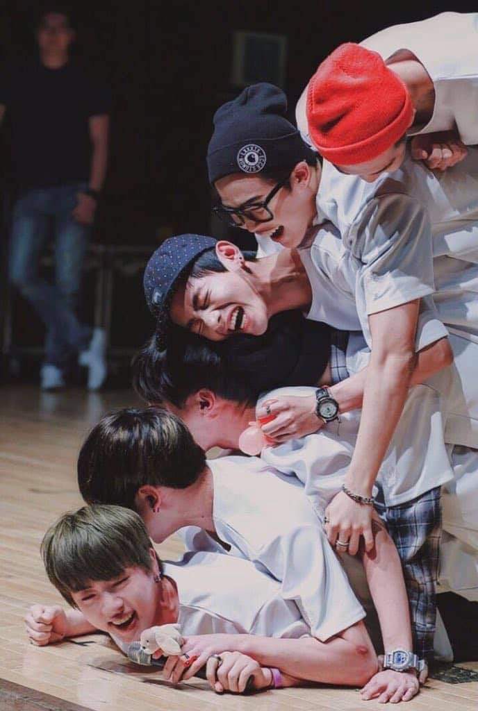 PSeokyung's tweet photo. I vote @BTS_twt for #BBMAsTopSocial https://t.co/zsrbiTWF2V