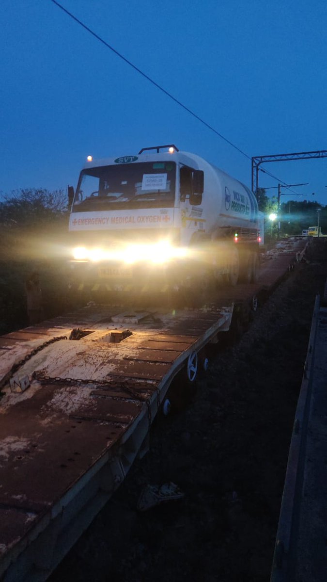 Contributing towards seamless supply of Oxygen, Chennai Division in association with TamilNadu Medical Services Corpn Ltd., dispatched two cryogenic tankers to Rourkela today (11.05.21) from Tiruvallur, to bring back 26.6 tonnes of Oxygen for TamilNadu