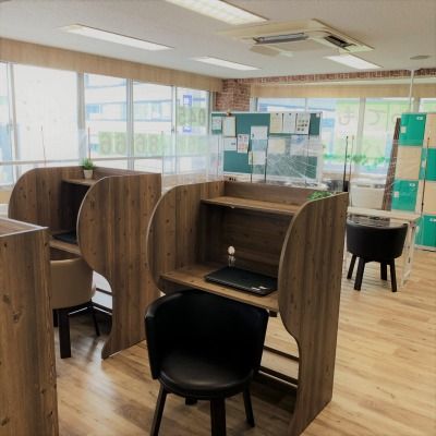 PasscenterPLAZA's tweet photo. おはようございます😊曇り空の #上大岡 ですが、傘の必要はないそうですよ🌞 プラザはコロナ対策として、個別ブースで訓練できる環境が整っています。落ち着いて集中できると利用者さんからも高評価😁 #企業公式が毎朝地元の天気を言い合う #企業公式春のフォロー祭り #無言フォロー大歓迎 https://t.co/lrJ4q2MvZs