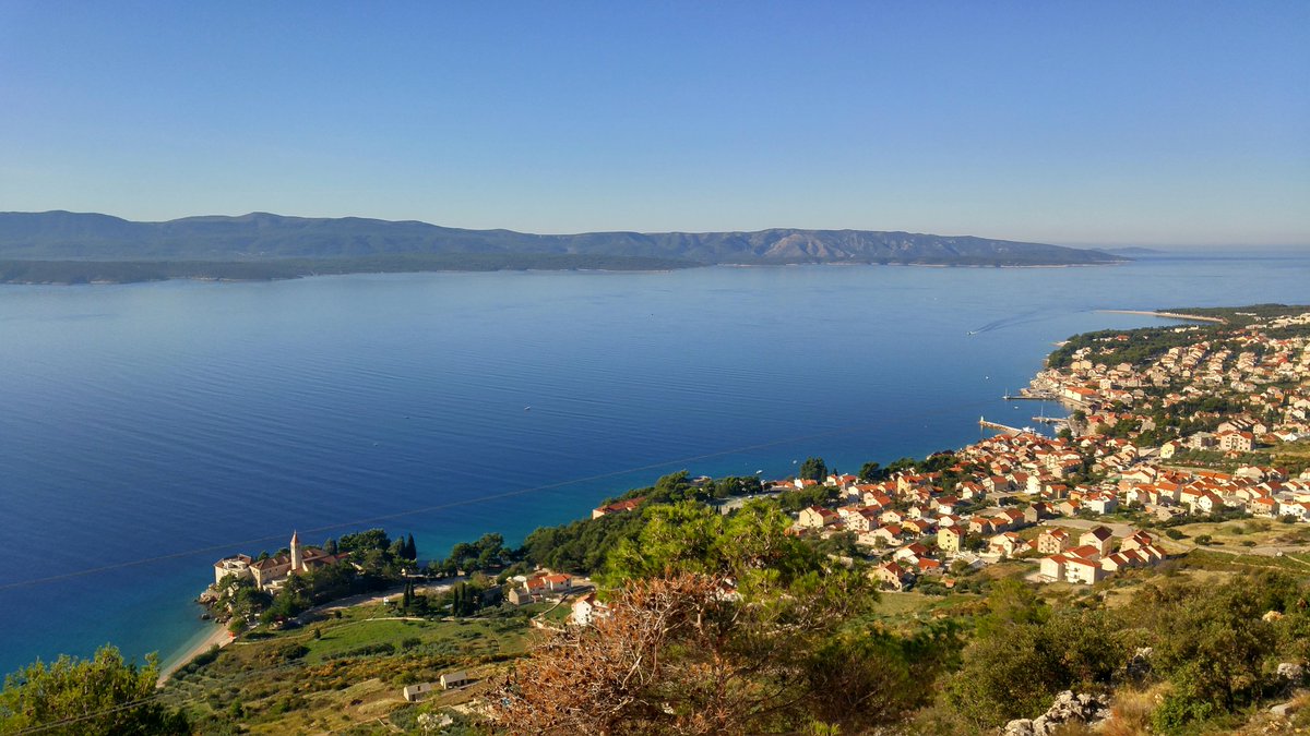 3Croatia's tweet photo. Famous for unique #GoldenCape beach, #Bol is keeping its highly rated position for a #mustvisit destination in #Croatia for many reasons.

#bolbrac #visit #explore #Travel #discover #wine #croatianwine #adventure #dalmatia #croatianislands #bracisland #adriaticsea #travelcroatia https://t.co/wC5MchovkK