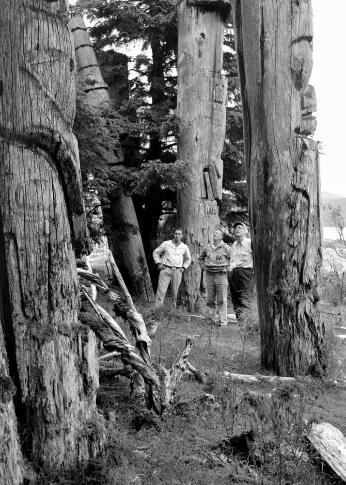 booksinbc's tweet photo. ESSAY: “The Noise of Time” and the Removal of History?by Robin Fisher: https://t.co/GWD5TKmt1m #BCHistory @RoyalBCMuseum @MOA_UBC @UBCAnth @WCAAimpact #Ninstints #HaidaGwaii #TotemPoles #WilsonDuff #SG̱angGwaay #GwaiiHaanas #JohnAMacdonald #MatthewBaillieBegbie @PSSAtweets https://t.co/pBQPOtkC51