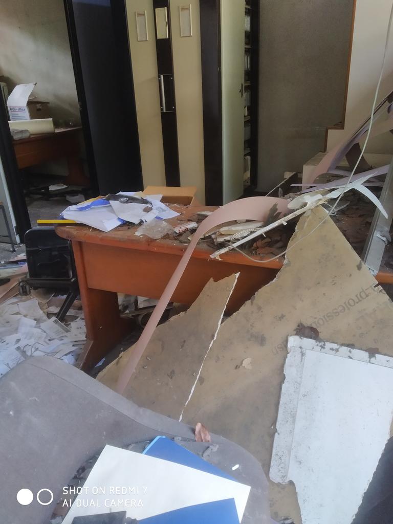 zullymrp's tweet photo. Este es el Servicio de Orientación de la FCJP-UCV. Así lo dejaron los ladrones que se aprovechan de la soledad en que se encuentra hoy día la UCV. El dolor y la rabia que siento es muy grande. Q respuesta darán las autoridades de la facultad? O será "jefa esto es un no retorno". https://t.co/1GoGH3M0KC