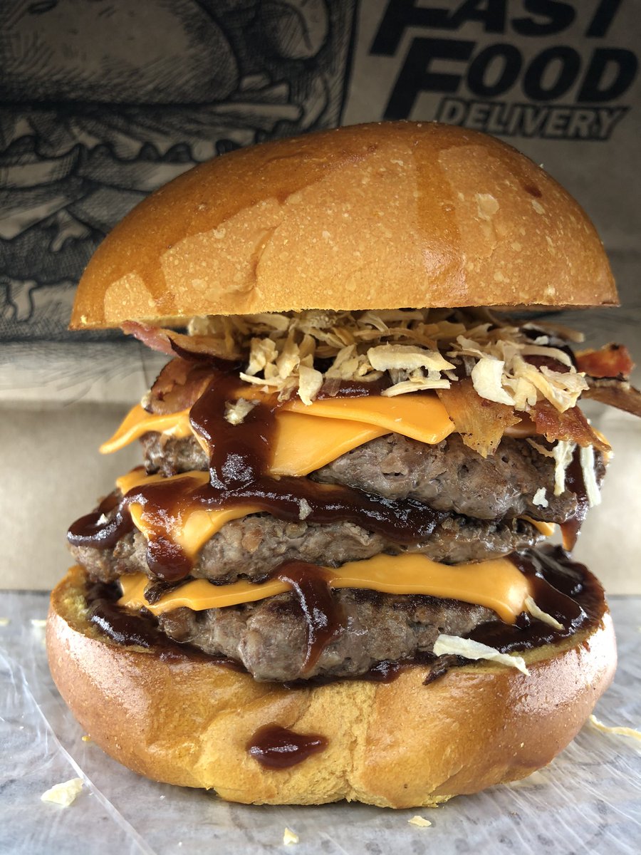 rockinburger2's tweet photo. Boa noite galera, loja aberta 
 Entrega grátis na taquara 🛵
 https://t.co/uyJz4oy243
 
 #hamburguerartesanal #hamburguer #ifood #food #ubereats #comida #fomedefood #foodpornography #rj021 #rj #taquara #jacarepaguá #taquarajacarepaguá  #likesforlike #likeforlikealways #likeit https://t.co/VsIYHsJVWN
