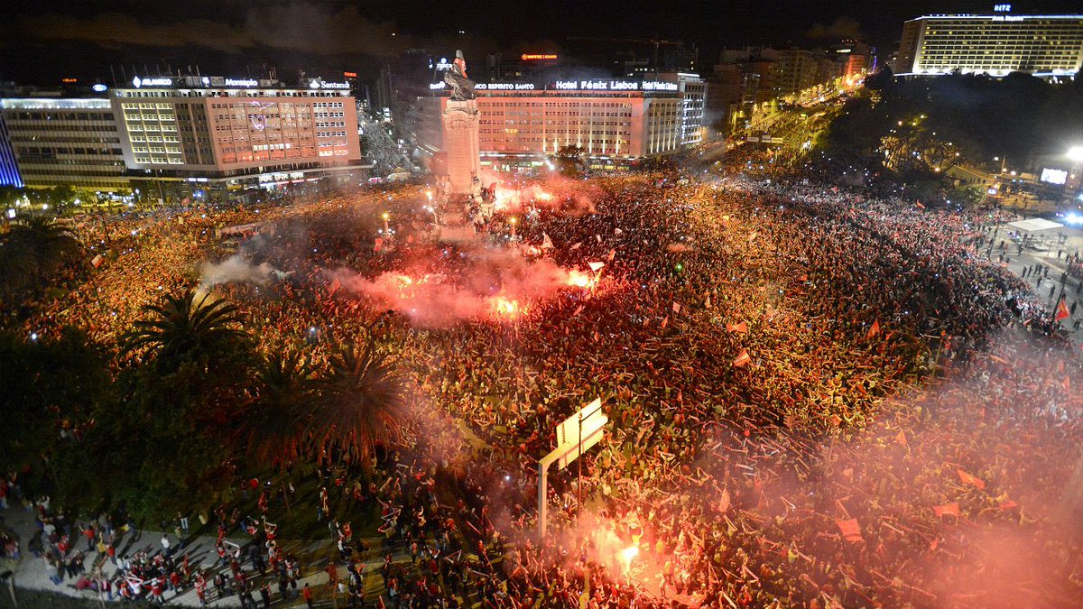Beaaarosaa's tweet photo. Incondicionalmente ❤️❤️❤️@SLBenfica https://t.co/Q3y0AByNxc
