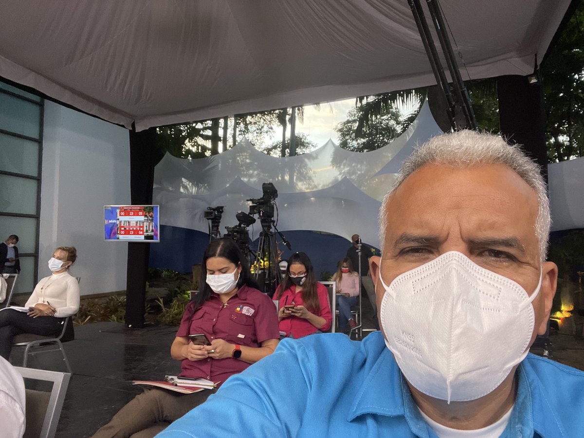 JoseRiveroPsuv's tweet photo. En la Jornada de Salud... el gobierno bolivariano protegiendo al pueblo ... operativos de vacunaciones en todo el país. Estas jornadas de vacunación de las Américas se mantienen hasta el 31 de mayo.  ⁦@NicolasMaduro⁩  #JuntosVenceremos https://t.co/n4s7Qm6NDk