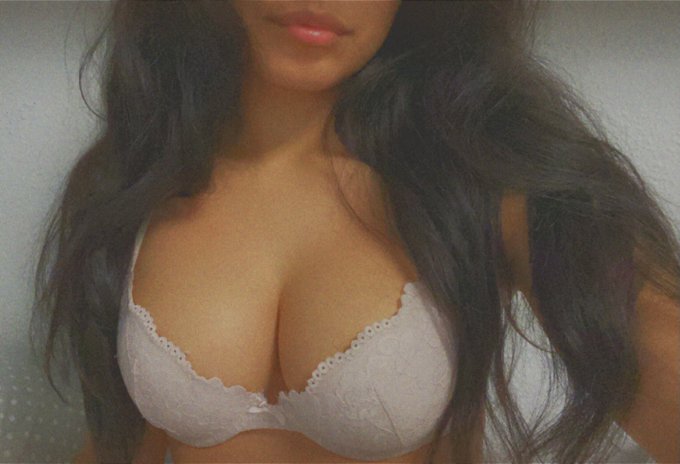 Latina caliente de 18 a&ntilde;os🔥 🌸Suscribiros a mi OnlyFans🌸  *Contenido constante  *Contenido personalizado